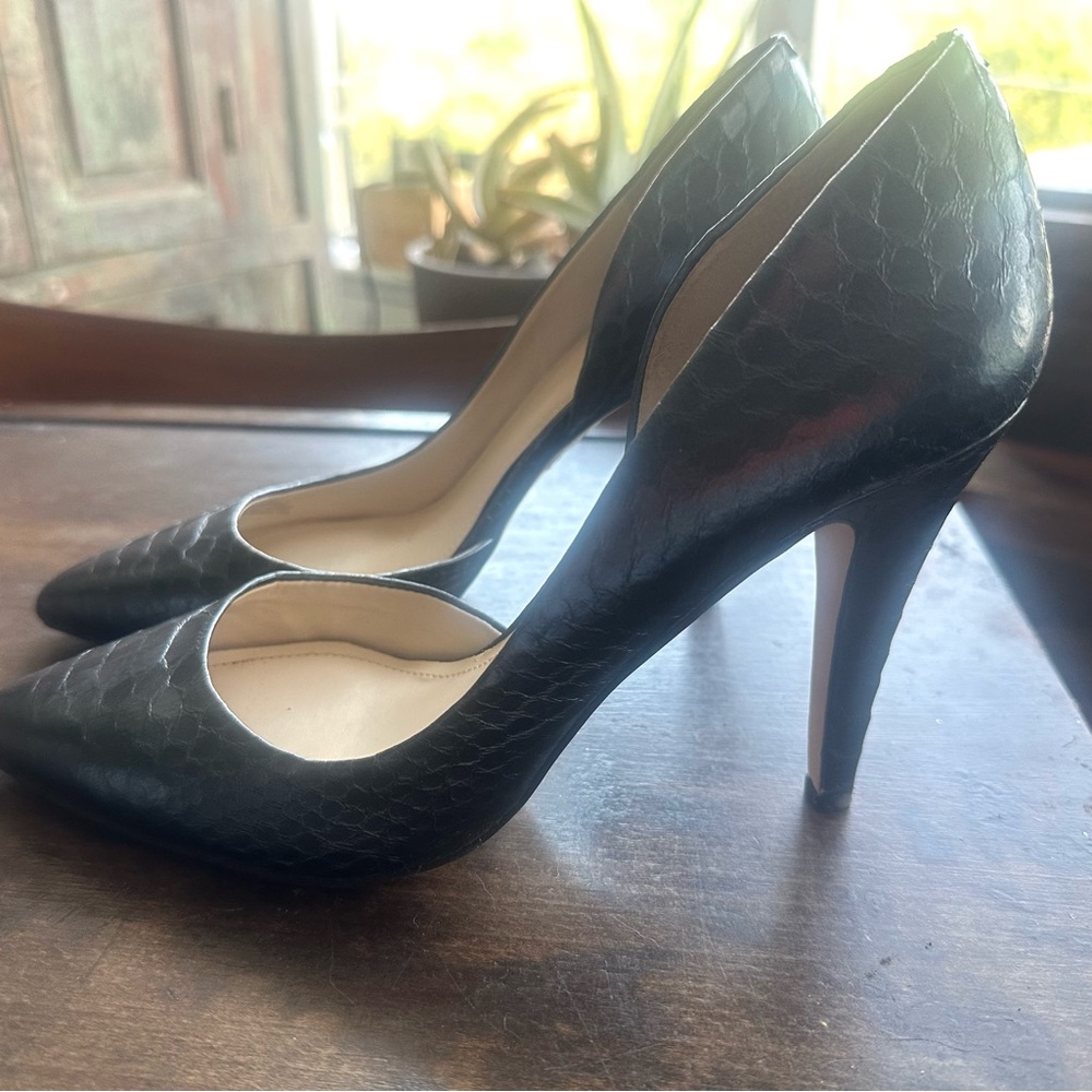 BCBGeneration Black snakeskin pattern Heels Classic Elegance size 10